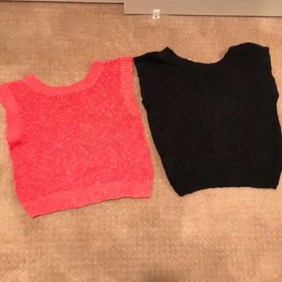 2 sweaters - Picture 2 of 10